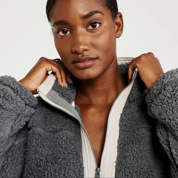 (NWT) Abercrombie & Fitch Grey Super Soft Sherpa Fleece Pullover, Small - Picture 5 of 17
